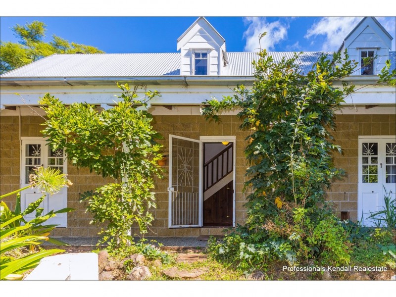 2 Contour Road, Tamborine Mountain QLD 4272