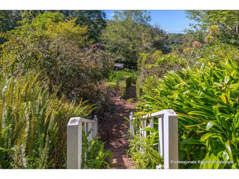 2 Contour Road, Tamborine Mountain QLD 4272