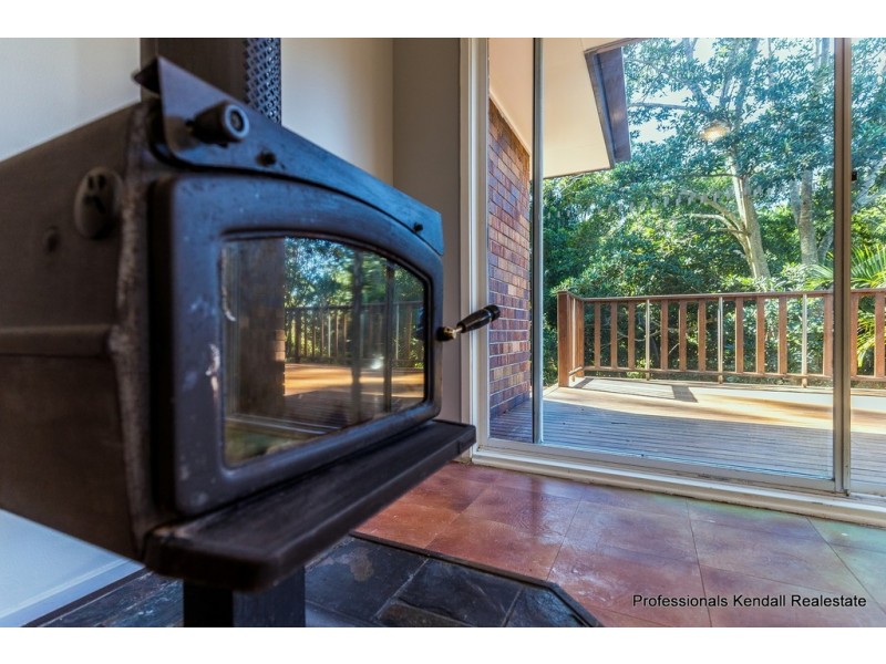 131 Kinabalu Drive, Tamborine Mountain QLD 4272