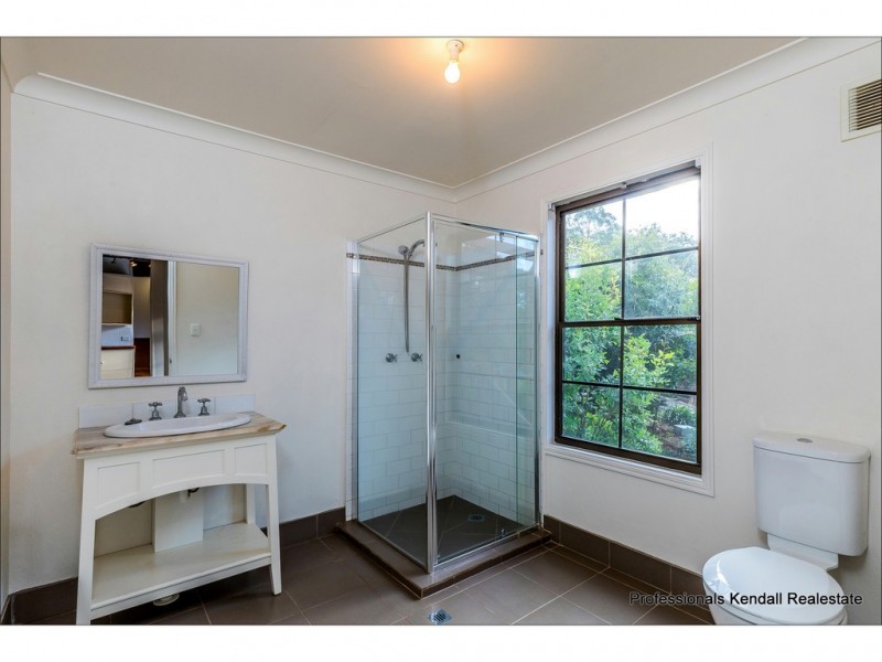 1 Dapsang Drive, Tamborine Mountain QLD 4272