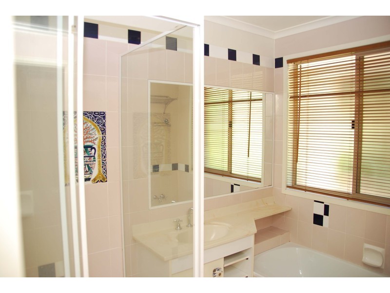 5 Kamet Court, Eagle Heights QLD 4271