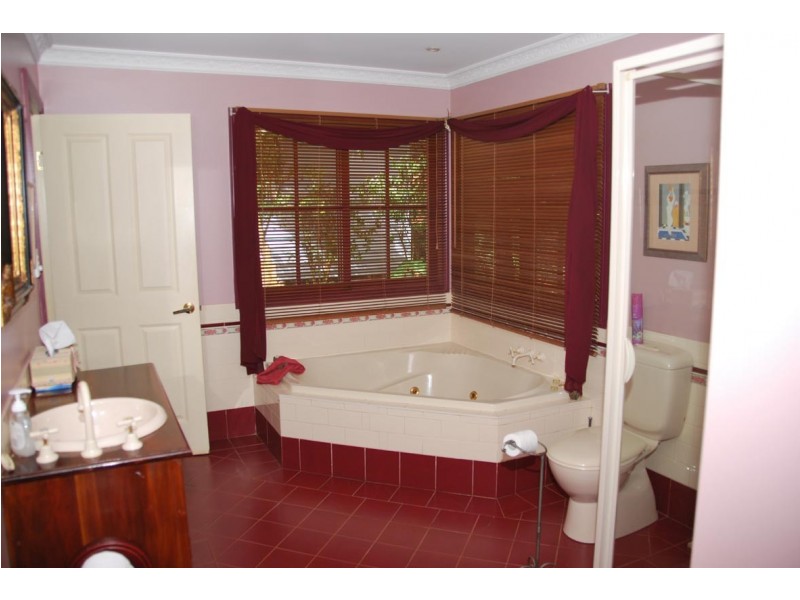 25 Eagle Heights Rd, Eagle Heights QLD 4271