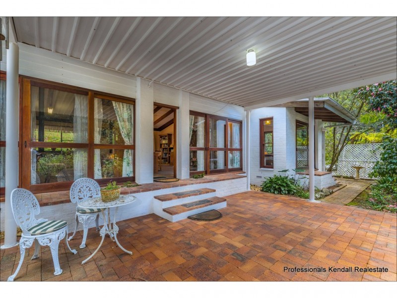 84 Kinabalu Drive, Tamborine Mountain QLD 4272