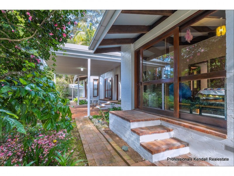 84 Kinabalu Drive, Tamborine Mountain QLD 4272