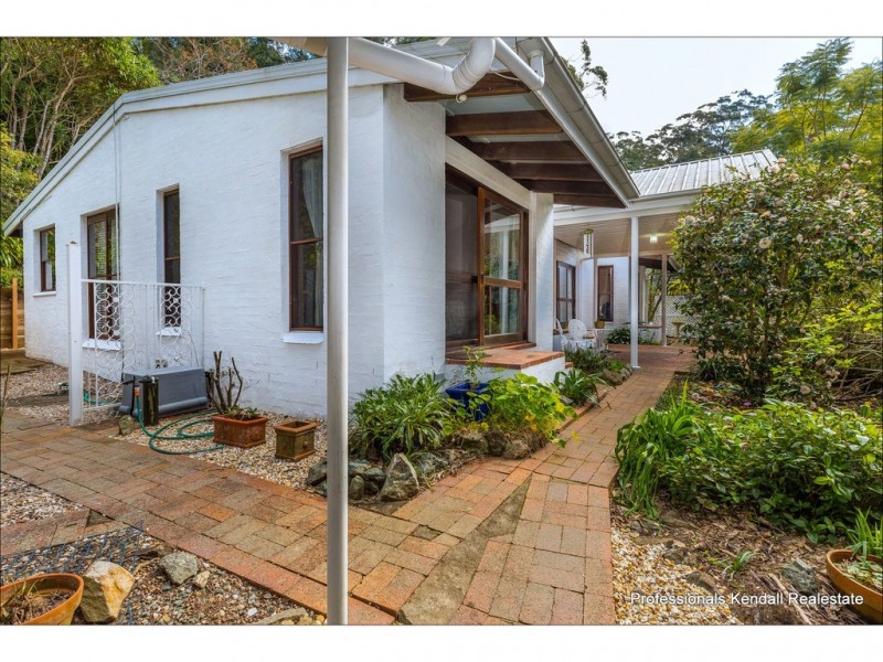 84 Kinabalu Drive, Tamborine Mountain QLD 4272