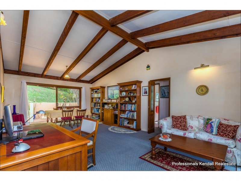 84 Kinabalu Drive, Tamborine Mountain QLD 4272