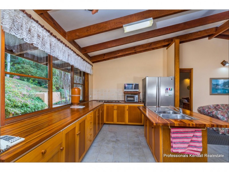 84 Kinabalu Drive, Tamborine Mountain QLD 4272