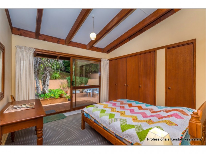 84 Kinabalu Drive, Tamborine Mountain QLD 4272