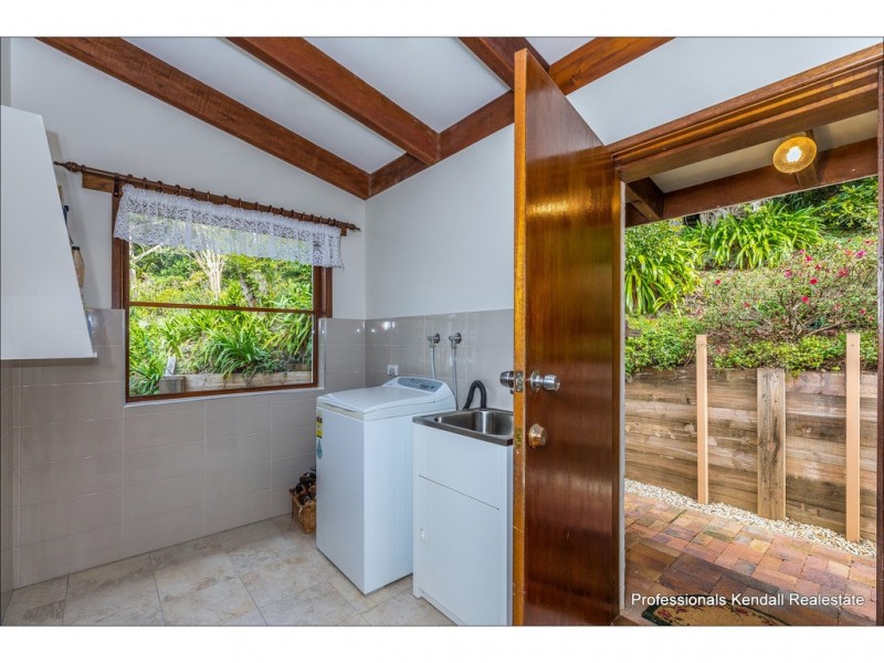 84 Kinabalu Drive, Tamborine Mountain QLD 4272