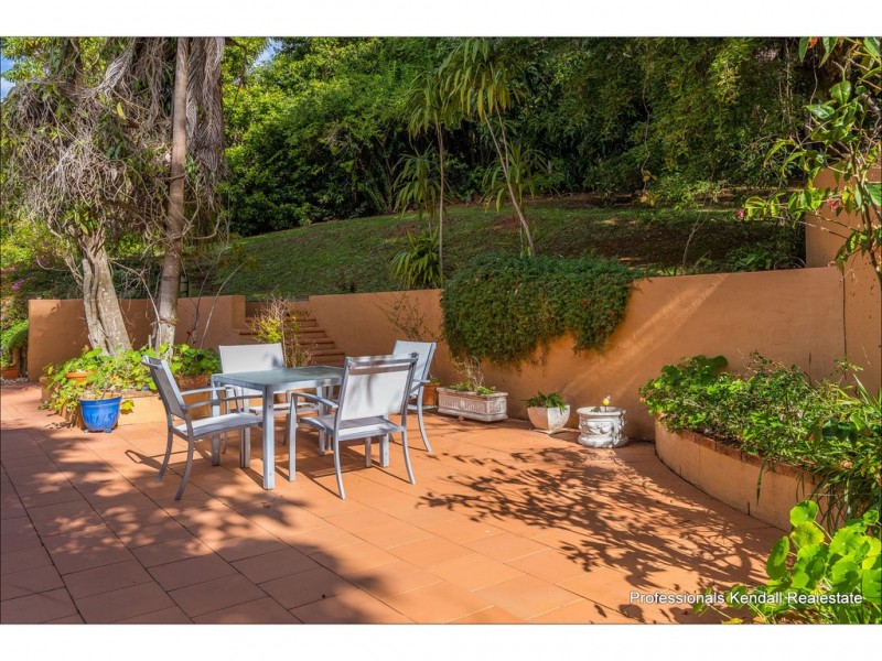 84 Kinabalu Drive, Tamborine Mountain QLD 4272