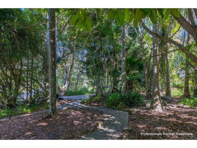 84 Kinabalu Drive, Tamborine Mountain QLD 4272