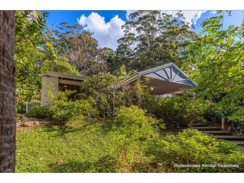 84 Kinabalu Drive, Tamborine Mountain QLD 4272