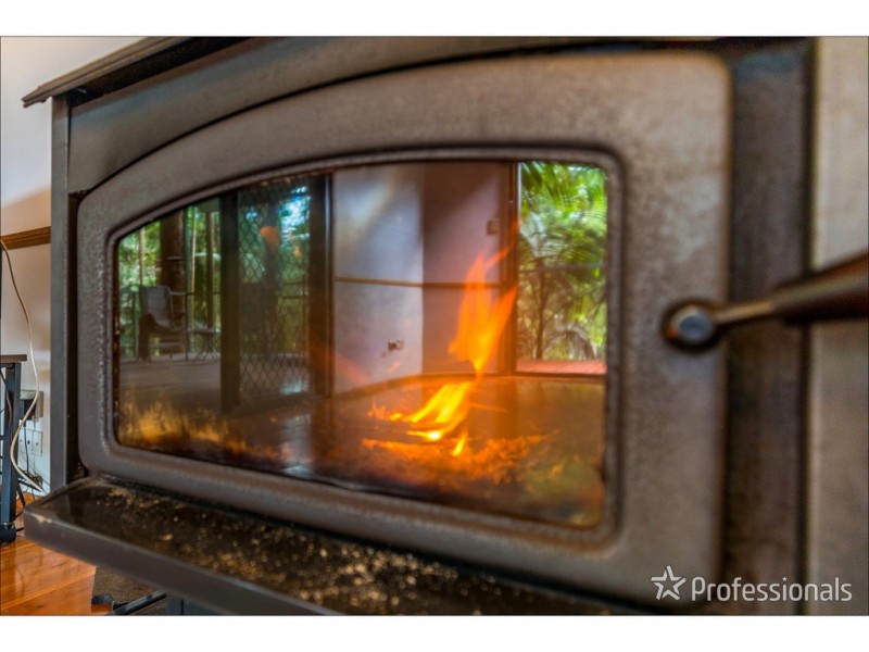 5 Kinabalu Drive, Tamborine Mountain QLD 4272
