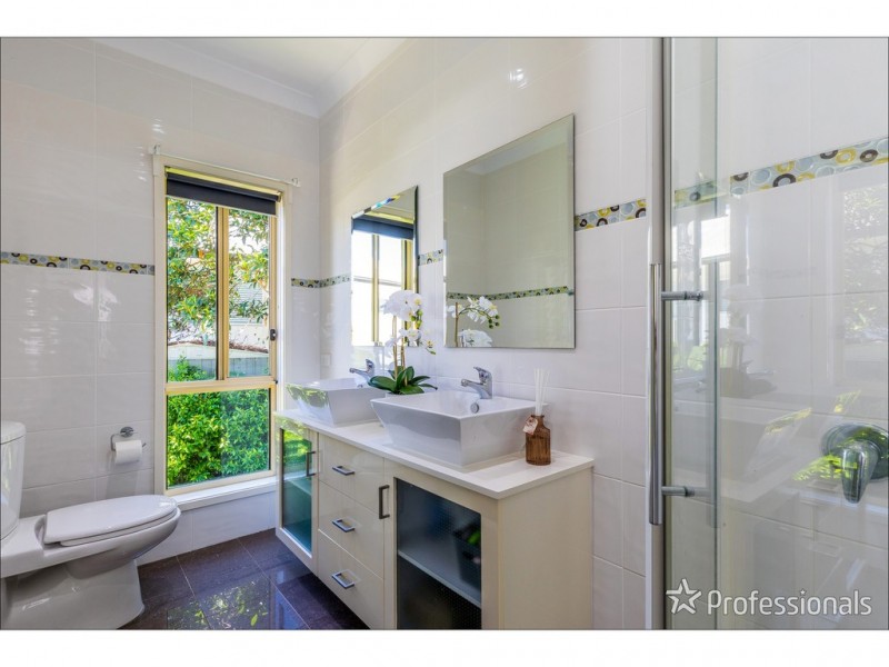 12 Carey Parade, Tamborine Mountain QLD 4272