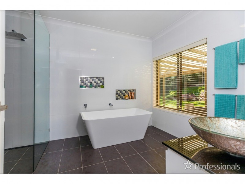 12 Carey Parade, Tamborine Mountain QLD 4272