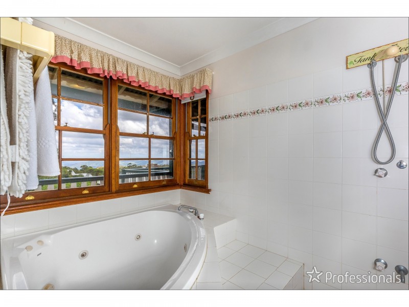 10 Magnetic Drive, Tamborine Mountain QLD 4272