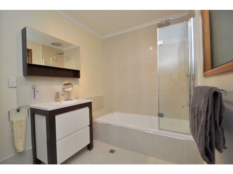 69 Kinabalu Drive, Tamborine Mountain QLD 4272