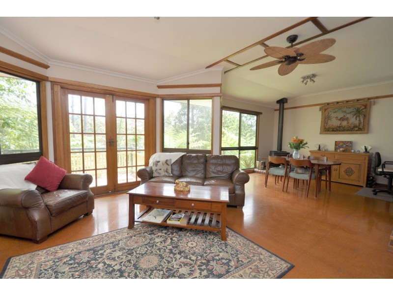 69 Kinabalu Drive, Tamborine Mountain QLD 4272