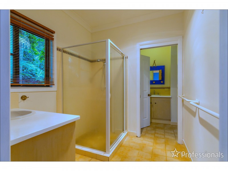 42 Dapsang Drive, Tamborine Mountain QLD 4272