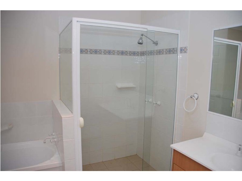 2/17 Driscoll Lane, Eagle Heights QLD 4271