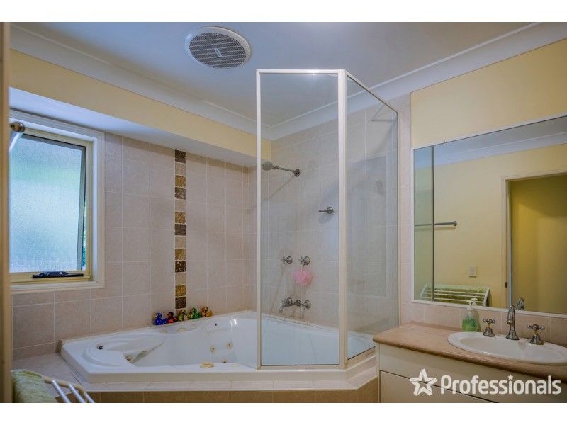 8-10 Flores Court, Tamborine Mountain QLD 4272