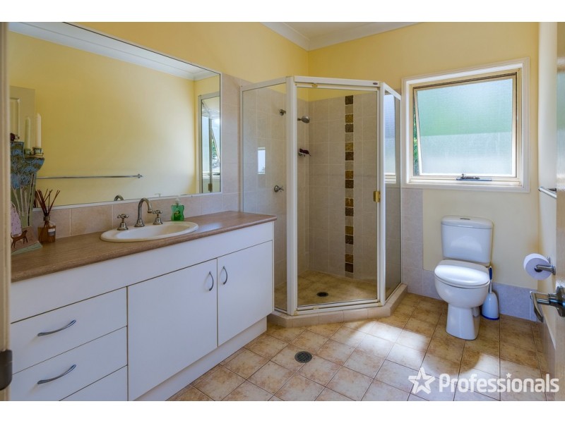 8-10 Flores Court, Tamborine Mountain QLD 4272