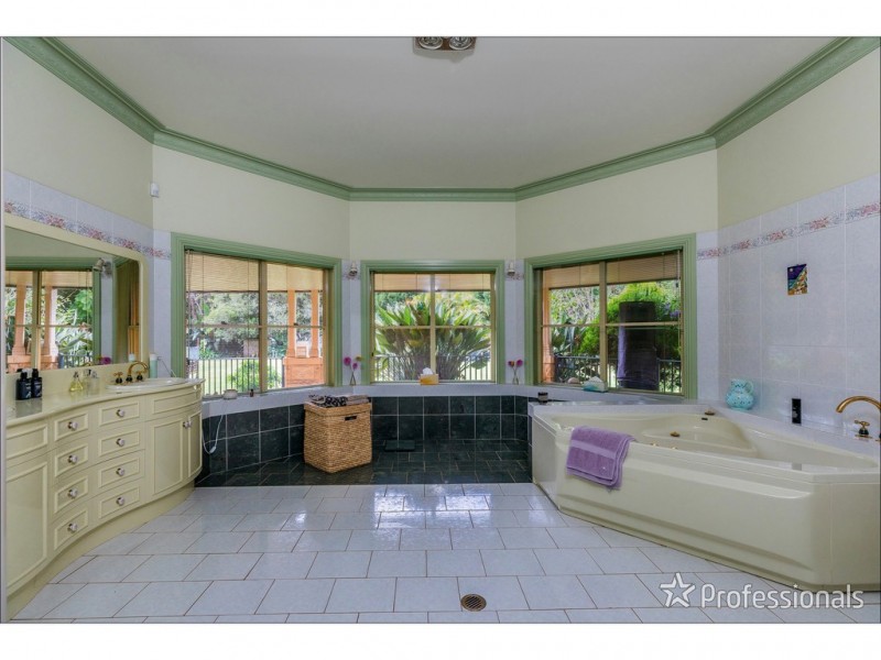 258-260 Long Road, Tamborine Mountain QLD 4272