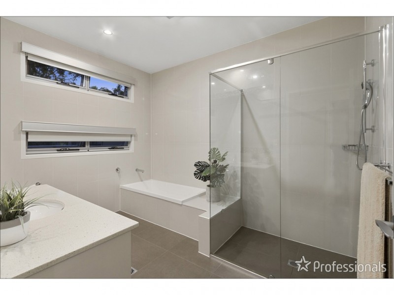 302 Wongawallan Drive, Wongawallan QLD 4210