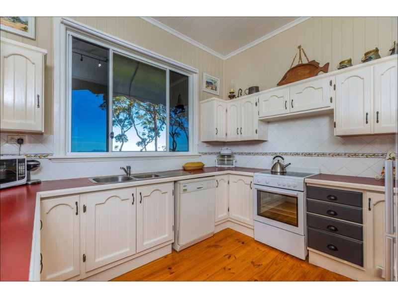 208 Beacon Road, Tamborine Mountain QLD 4272