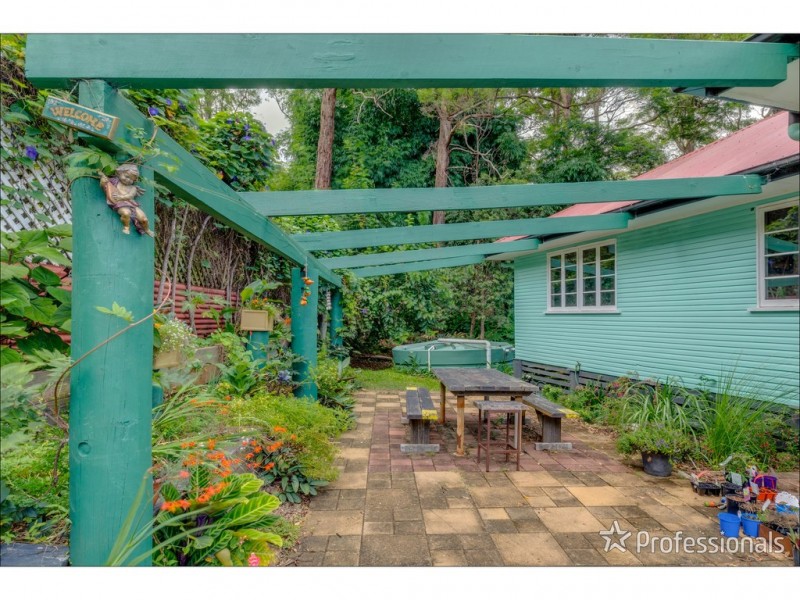 12 Kinabalu Drive, Tamborine Mountain QLD 4272