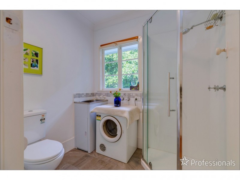 12 Kinabalu Drive, Tamborine Mountain QLD 4272