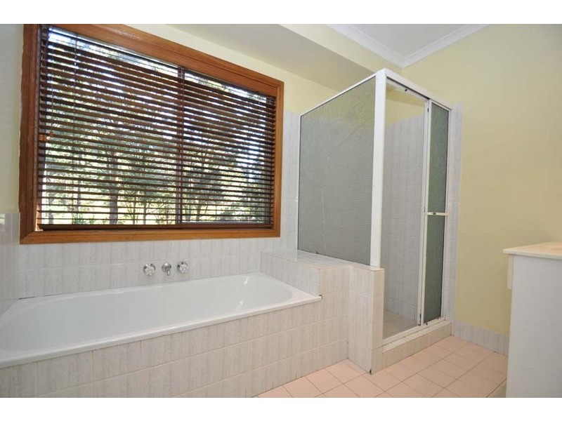 20 Demavend Drive, Eagle Heights QLD 4271