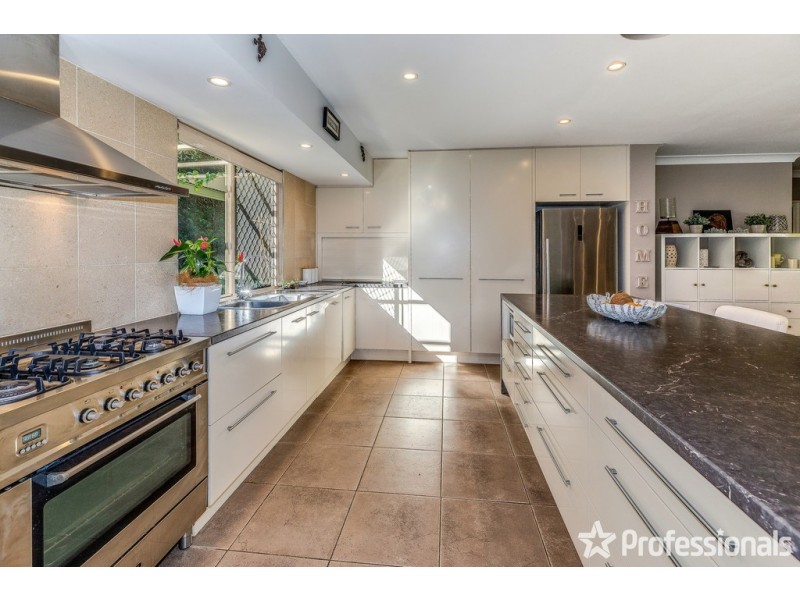 46 Crest Hill Drive, Wongawallan QLD 4210