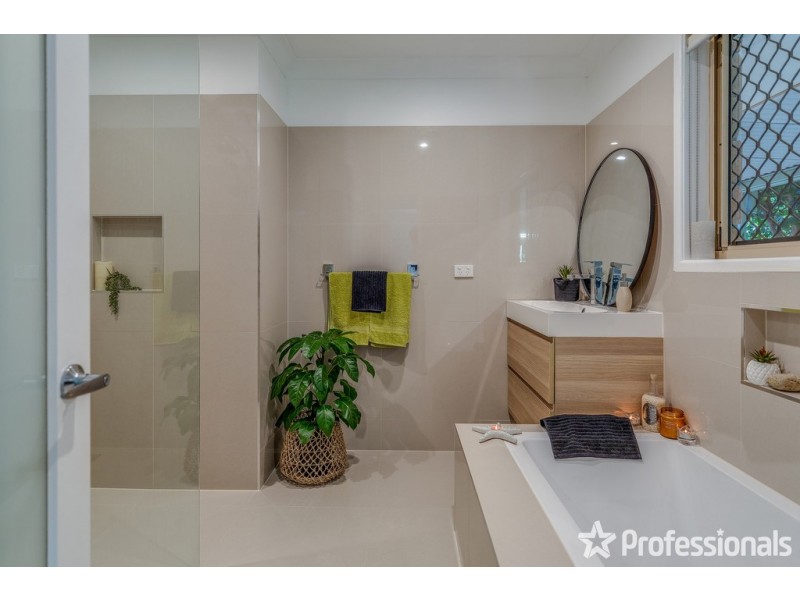 46 Crest Hill Drive, Wongawallan QLD 4210