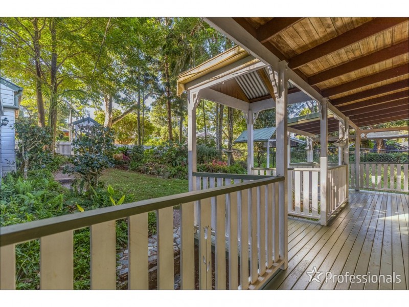 9 Wongawallan Road, Tamborine Mountain QLD 4272