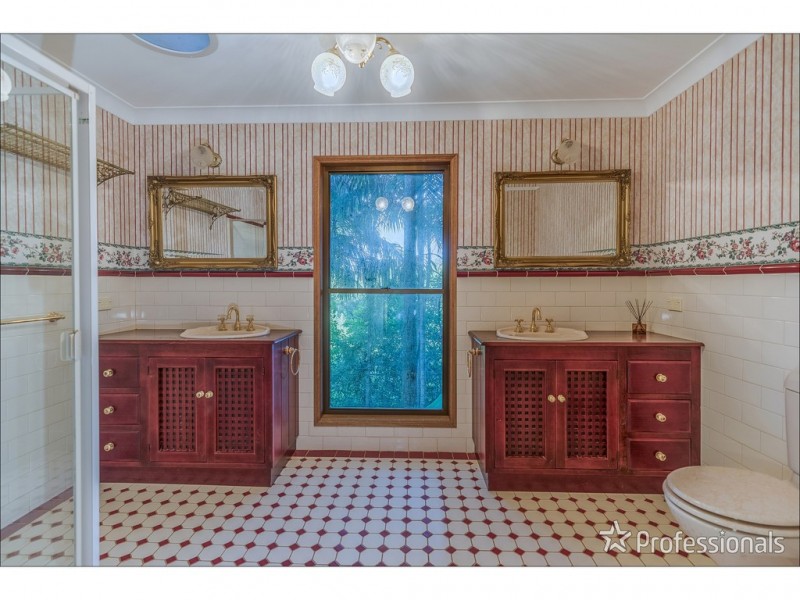 9 Wongawallan Road, Tamborine Mountain QLD 4272