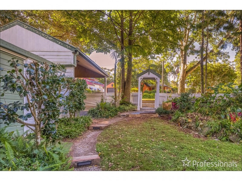 9 Wongawallan Road, Tamborine Mountain QLD 4272