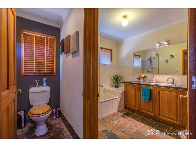 10 Kailas Court, Tamborine Mountain QLD 4272