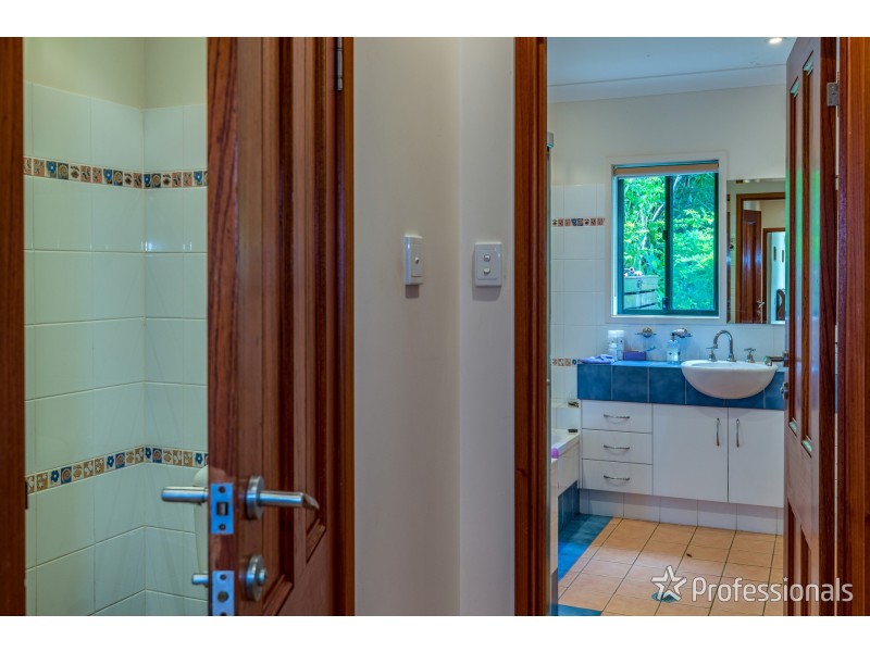 42 Knoll Road, Tamborine Mountain QLD 4272