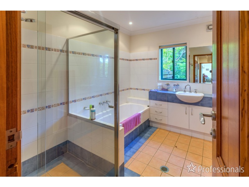 42 Knoll Road, Tamborine Mountain QLD 4272