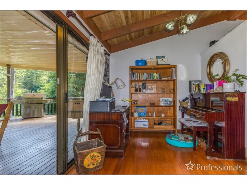40 Kinabalu Drive, Tamborine Mountain QLD 4272