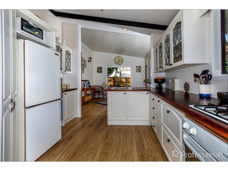 22 Beechmont Avenue, Tamborine Mountain QLD 4272