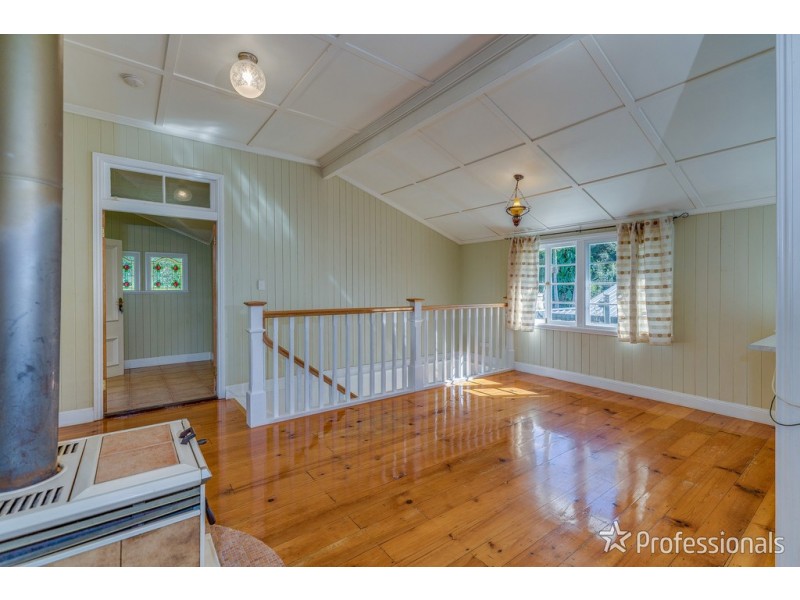 8 Coleman Square, Tamborine Mountain QLD 4272