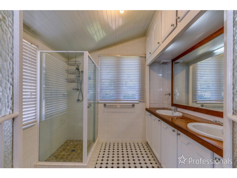8 Coleman Square, Tamborine Mountain QLD 4272