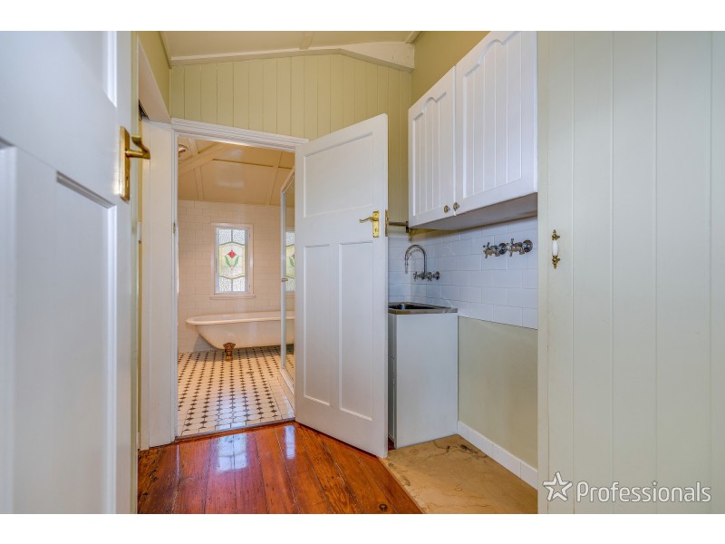 8 Coleman Square, Tamborine Mountain QLD 4272