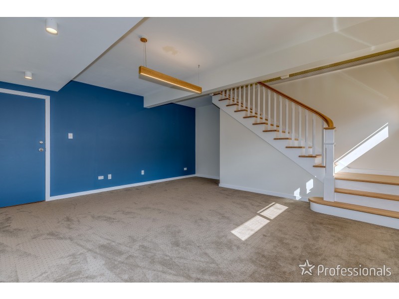 8 Coleman Square, Tamborine Mountain QLD 4272