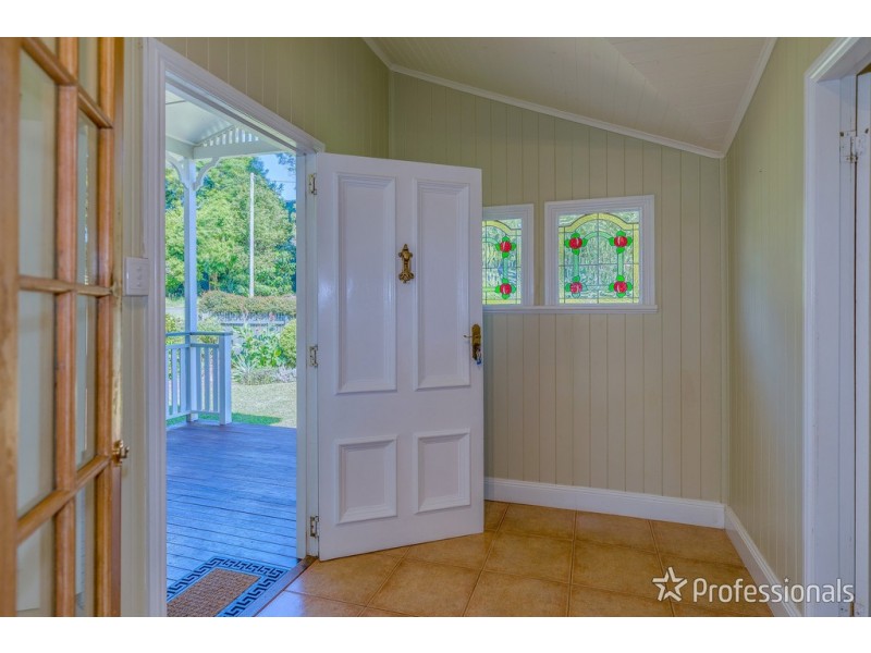 8 Coleman Square, Tamborine Mountain QLD 4272