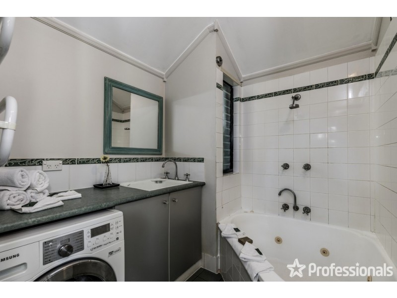 Unit 8 Tamborine Mountain Road, Cedar Creek Lodges, Tamborine Mountain QLD 4272