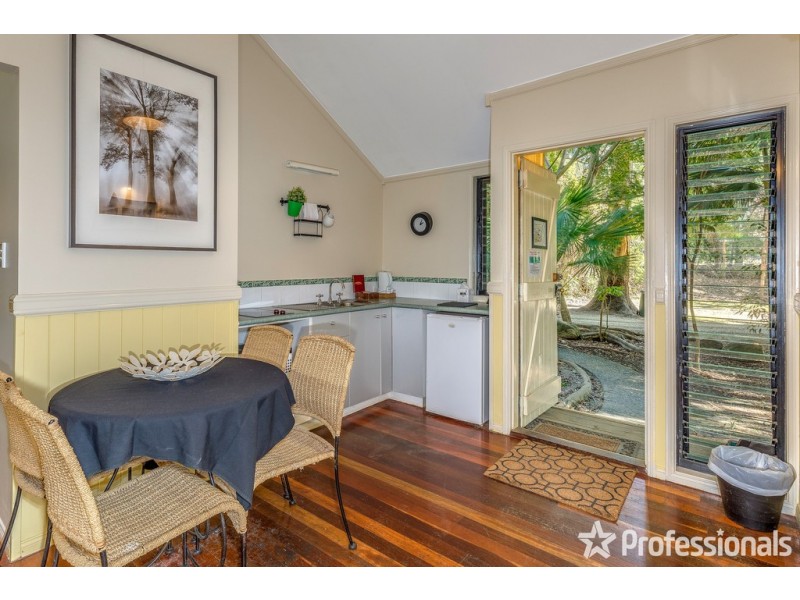 Unit 8 Tamborine Mountain Road, Cedar Creek Lodges, Tamborine Mountain QLD 4272