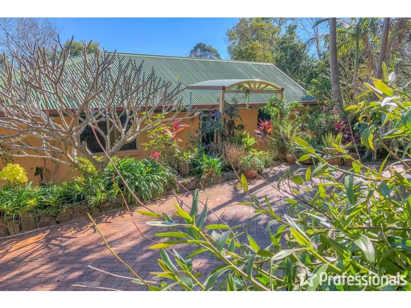 32 Ben Nevis Street, Tamborine Mountain QLD 4272